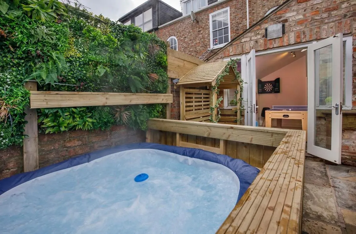 Hot Tub - Pool Table, Central يورك المملكة المتحدة